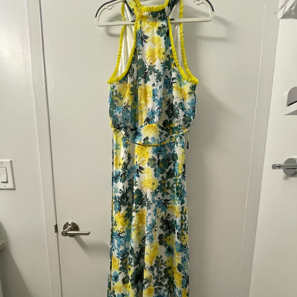 Beautiful floral maxi dress. Size XS